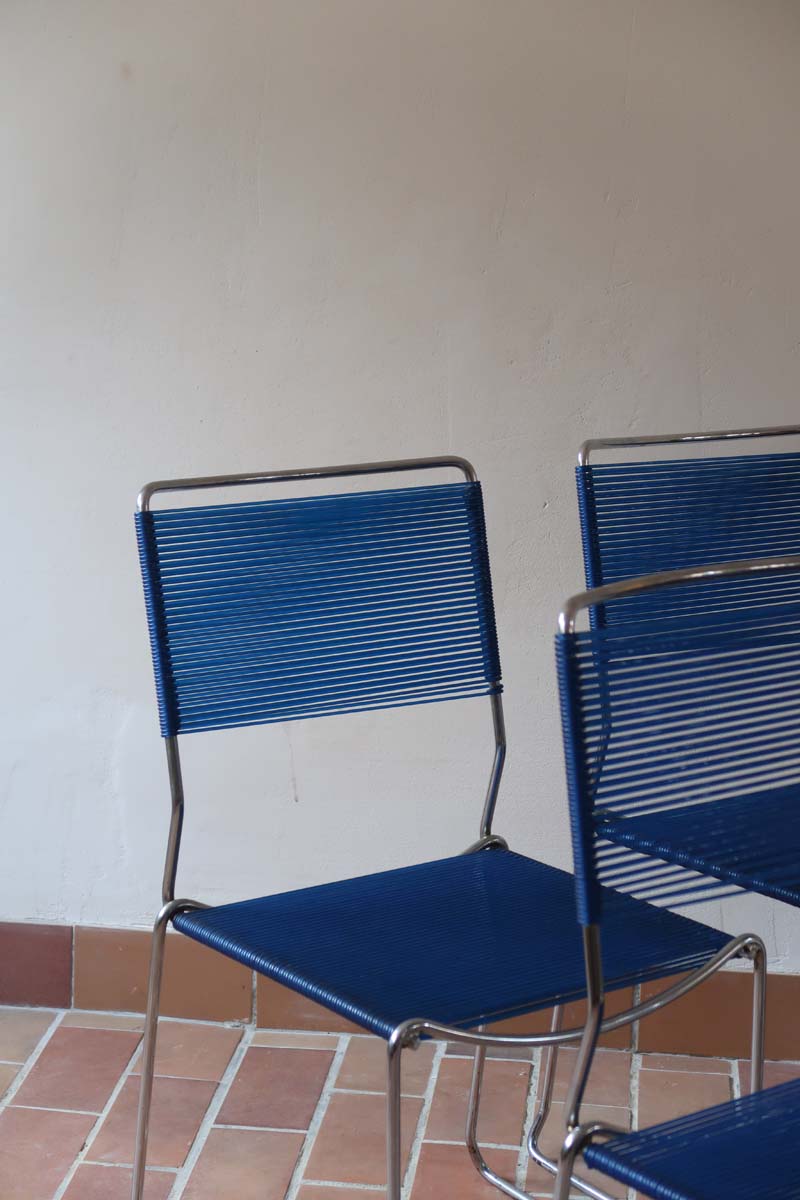 4 chaises bleu Giandomenico Belotti spaghetti Alias 1980