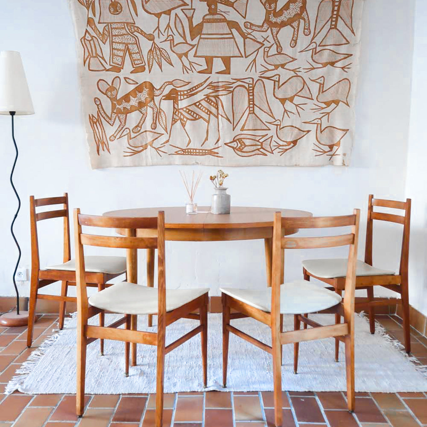 4 chaises scandinave vintage bois skaï blanc crème pieds compas manger danois
