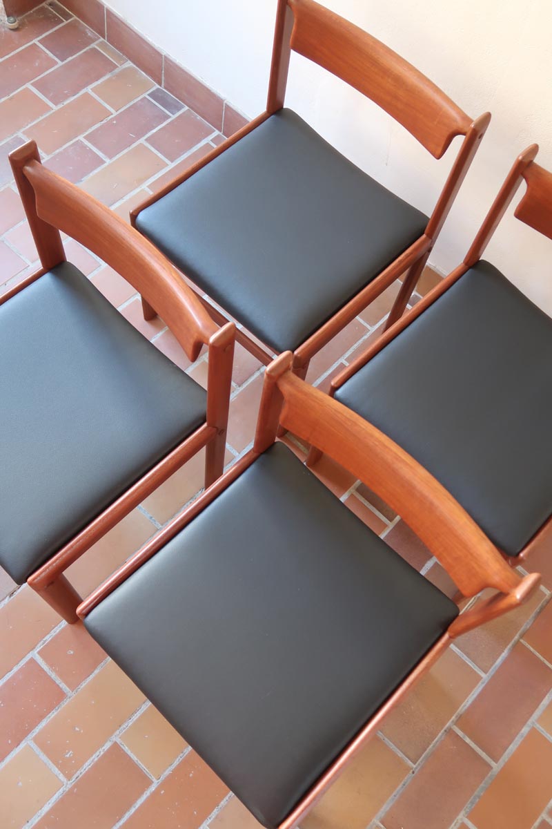 4 chaises teck h w klein Bramin Mobler made in denmark skai noir annees 70