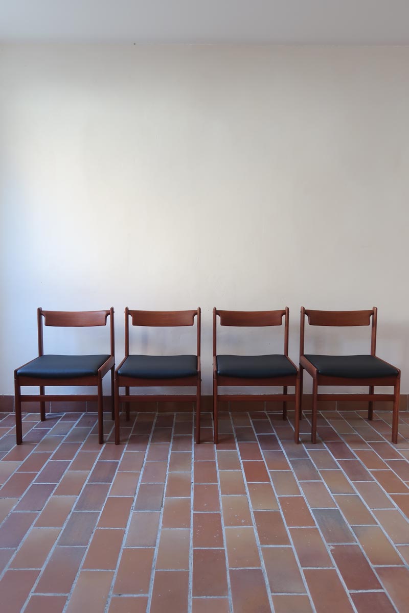 4 chaises teck h w klein Bramin Mobler made in denmark skai noir annees 70