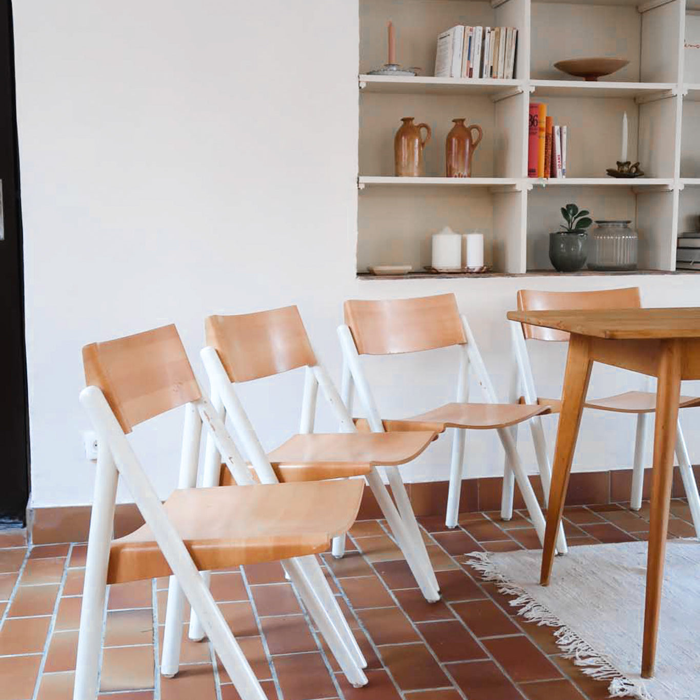 4 chaises vintage blanche moderniste Noruega par Gastão Machado pour Móveis Olaio