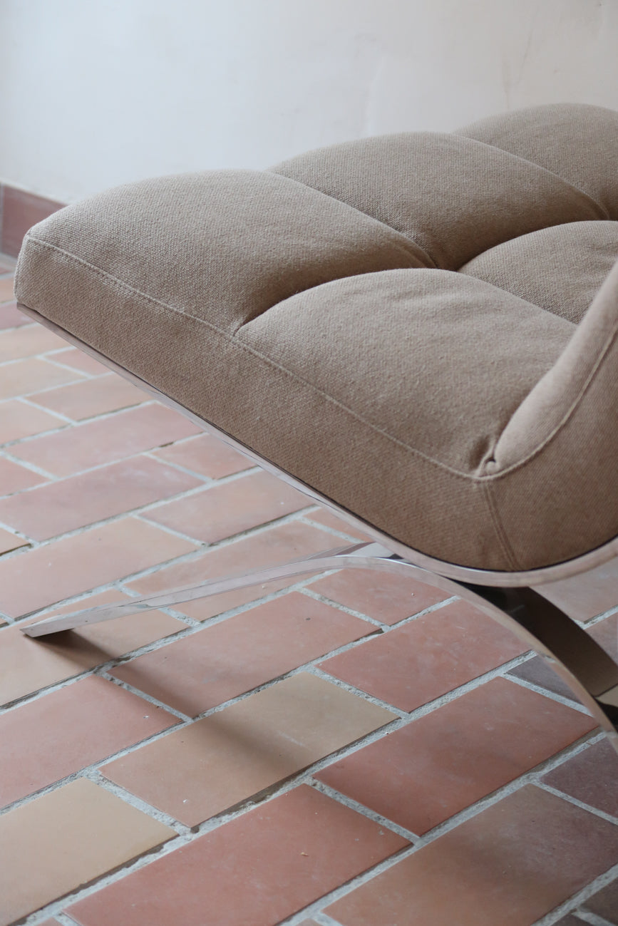 fauteuil chauffeuse vintage roche bobois skool chrome acier tissu beige capitonné matelassé knoll design