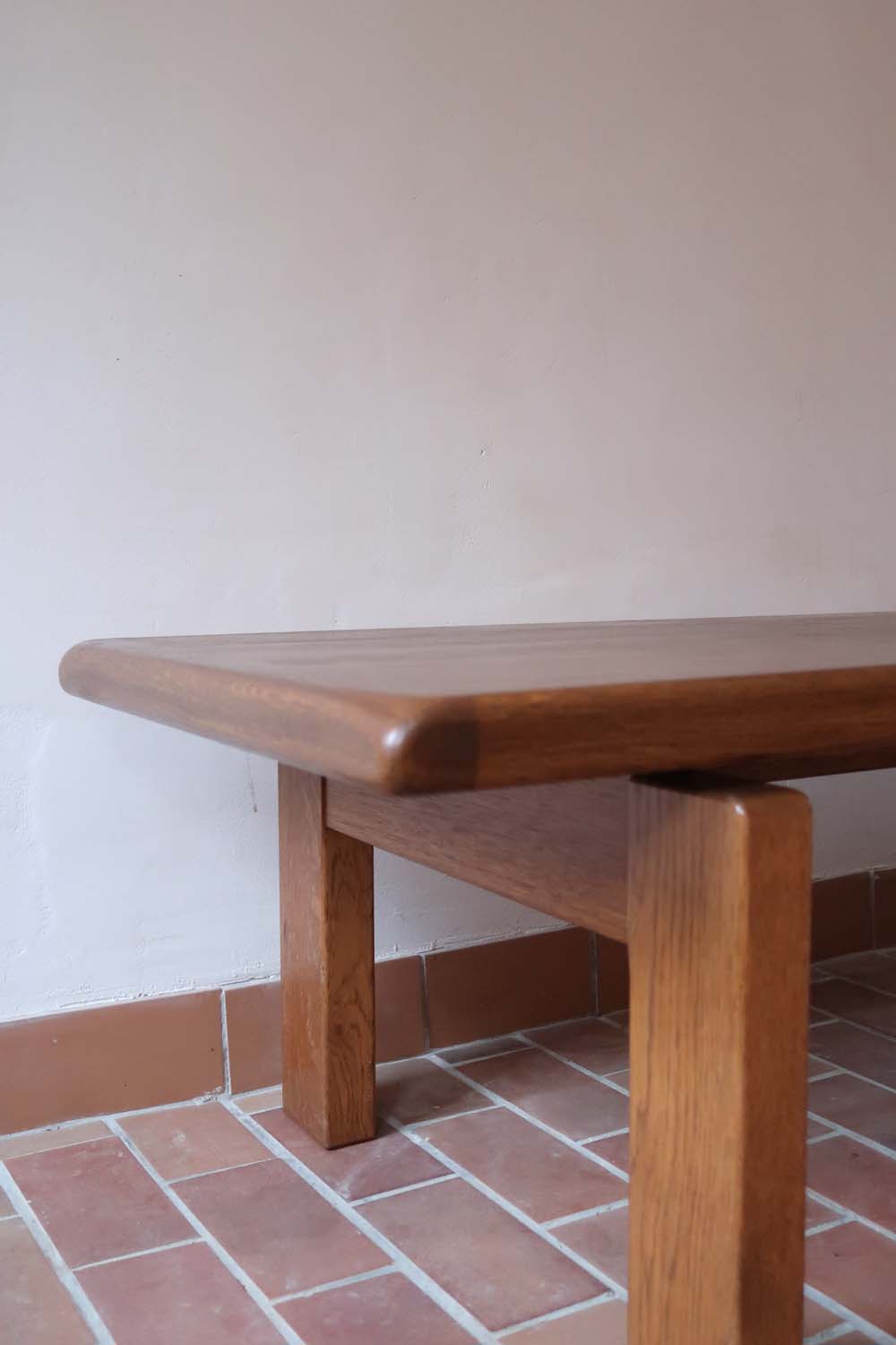 grande table basse bois massif vintage escamotable brutaliste pierre chapo charlotte perriand