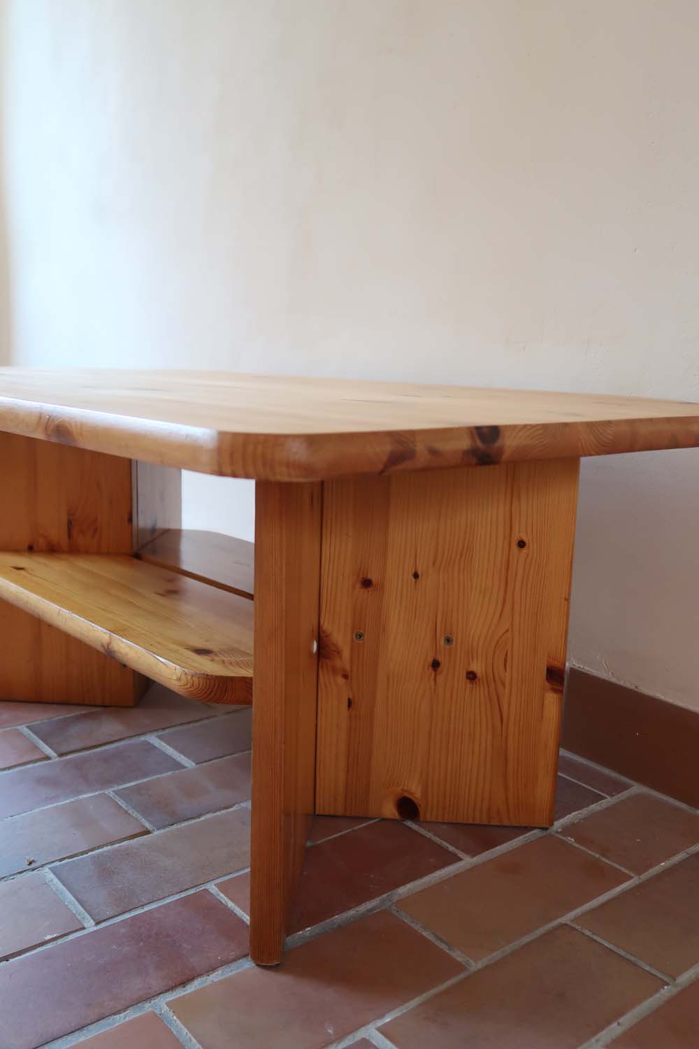 grande table basse pin brutaliste maison regain charlotte perriand vintage bois