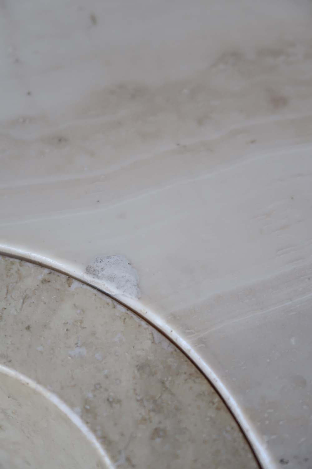 grande table basse travertin marbre blanc pierre vintage italie années 70 Roche Bobois
