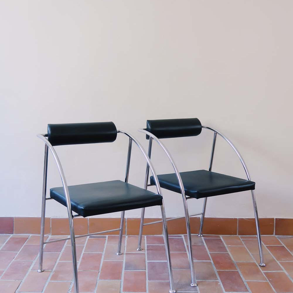 paire 2 chaises bauhaus chrome vintage designer années 80 géométrique moderniste Vienna par Rodney Kinsman
