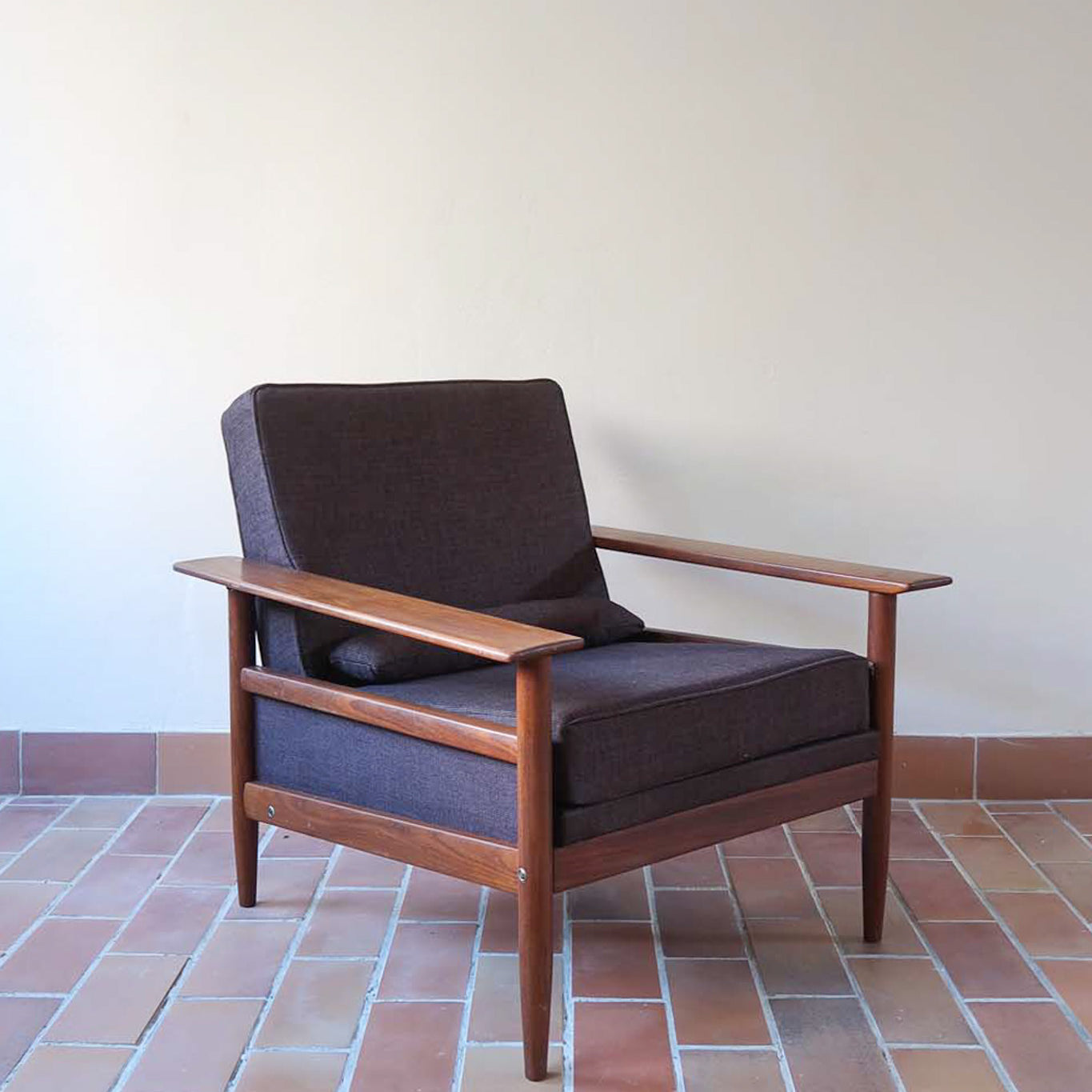 paire 2 fauteuils chauffeuse vintage walter knoll laine lainage teck bois massif pied compas salon années 60