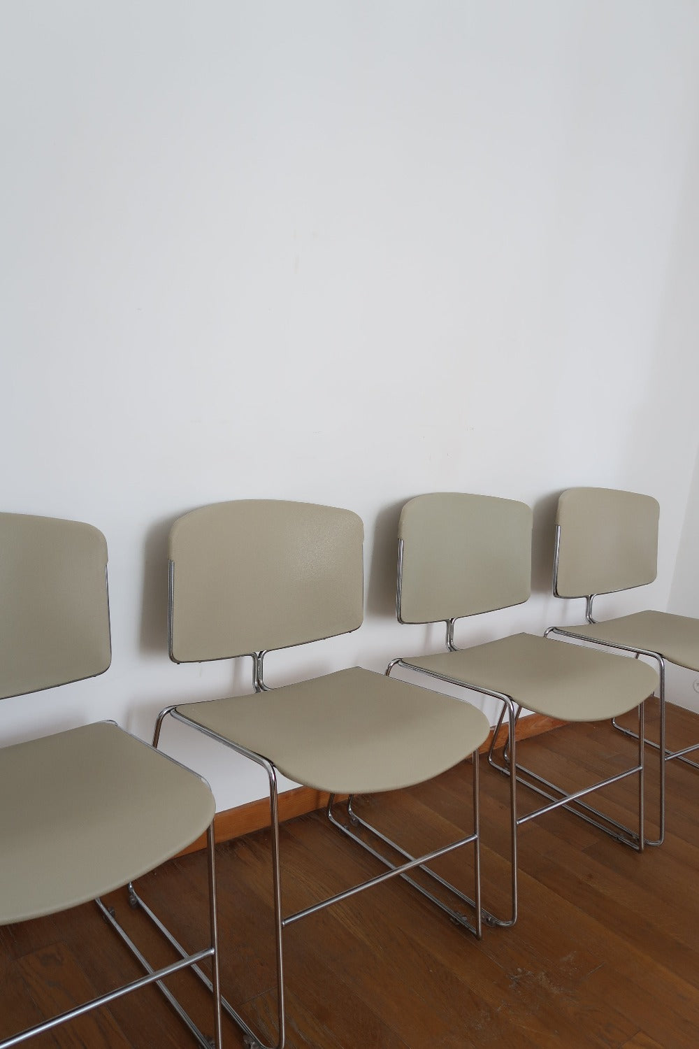 4 chaises modernistes Max Stacker Steelcase – Aux Objets Trouvés