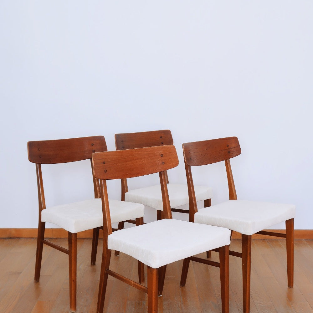 4 chaises scandinaves velours creme vintage bois pieds compas teck baumann