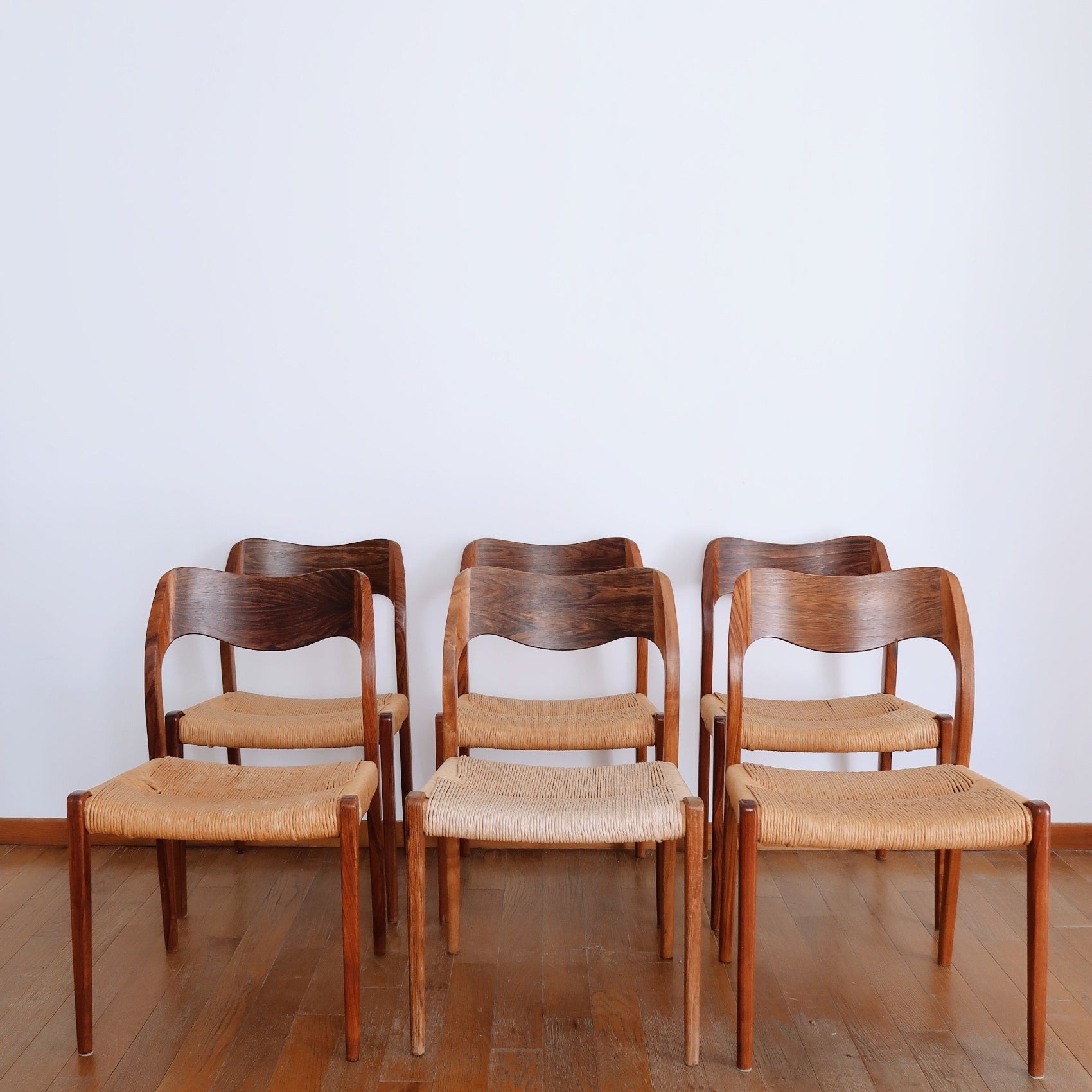 6 chaises Niels Otto Møller scandinave palissandre teck danois vintage paillée paillage corde cordée pieds compas fuselé bois