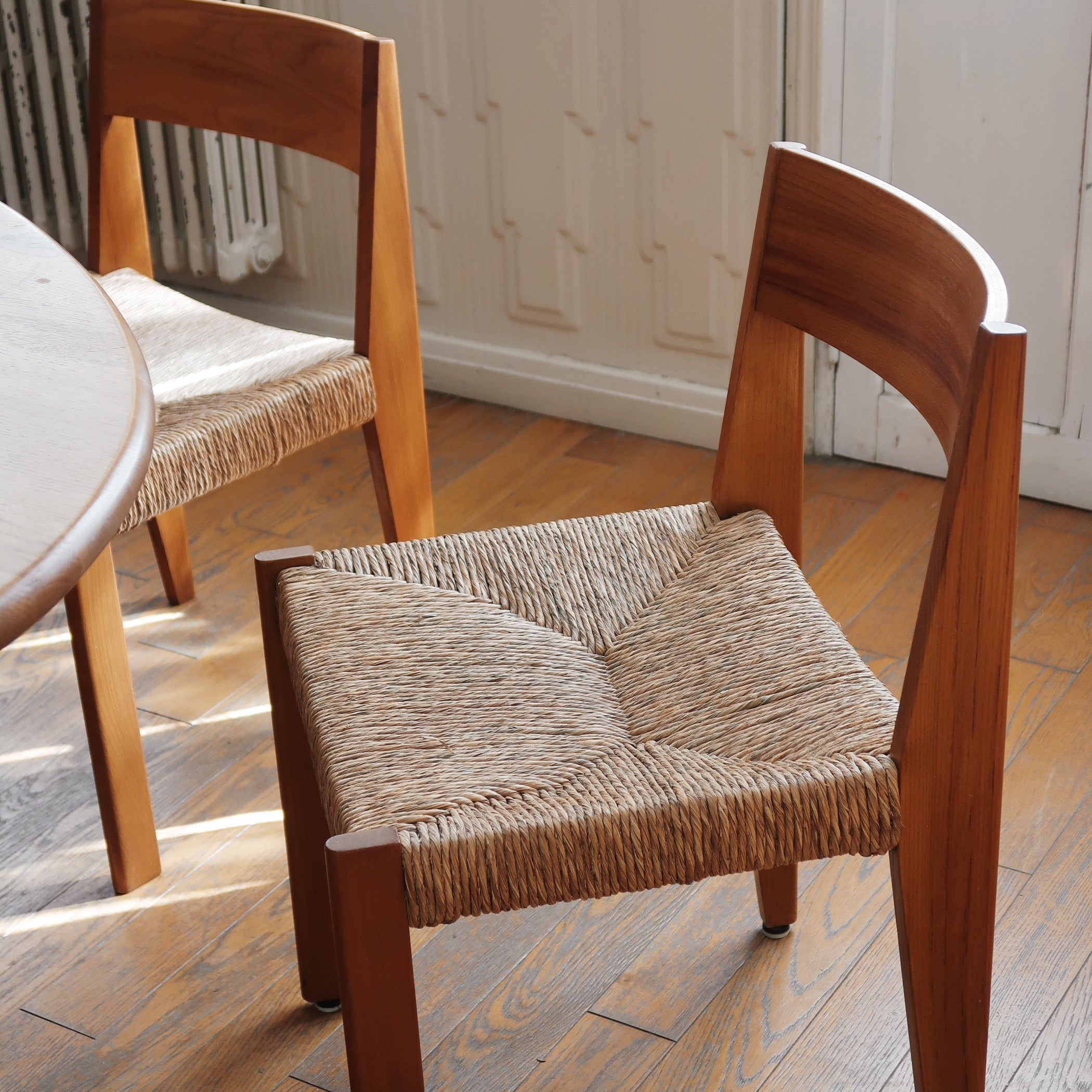 chaise scandinave paillée vintage