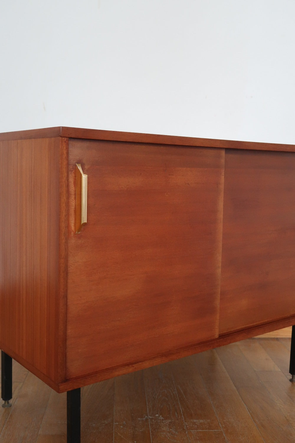 commode meuble tv bois teck enfilade vintage danois pieds métallique laiton