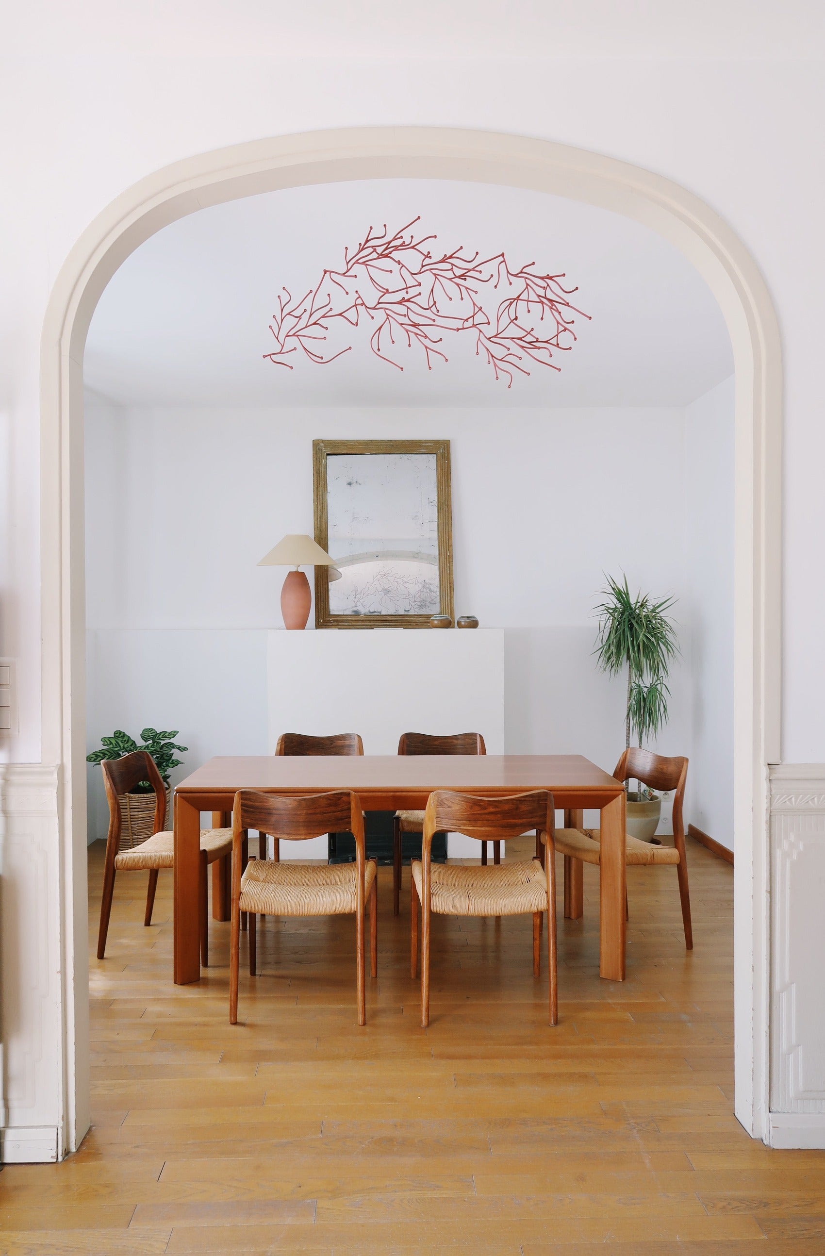 grande table à manger scandinave charlotte perriand maison regain années 80 bois clair vintage ferme danois massif