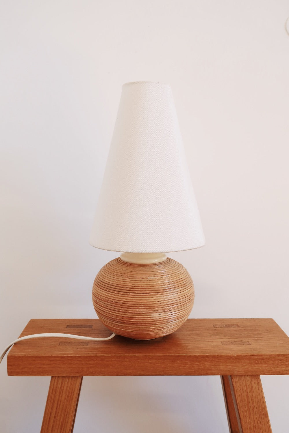 lampe à poser bureau abat jour blanc céramique vintage cordée scandinave