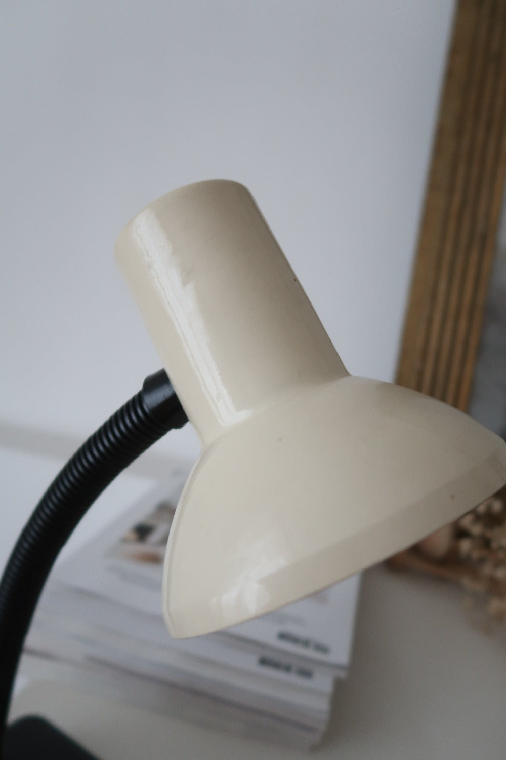 lampe bureau poser vintage retro métallique plastique made in italy blanc crème vintage