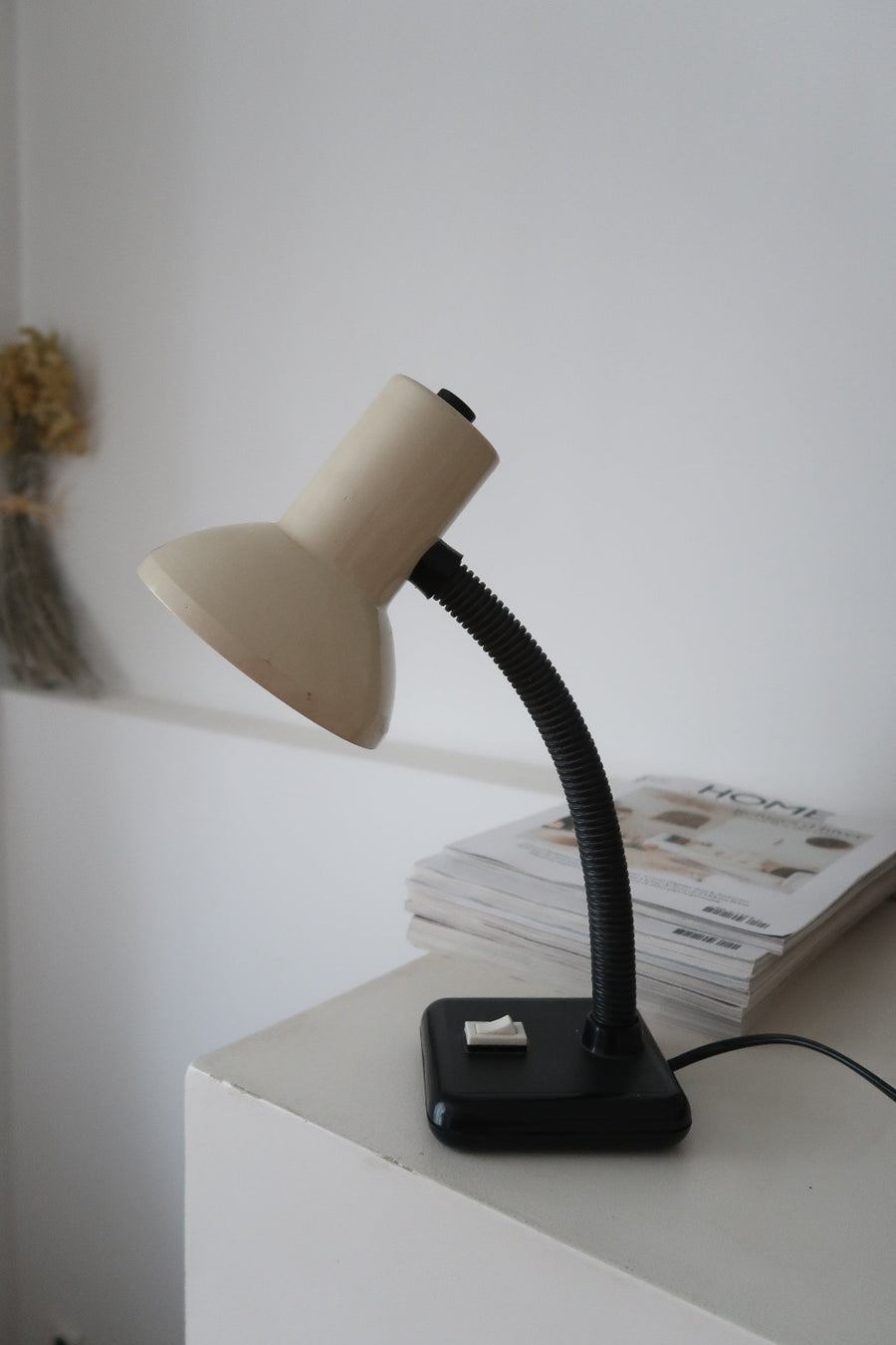 Lampe de bureau blanche des années 80 – Les trouvailles de Romane