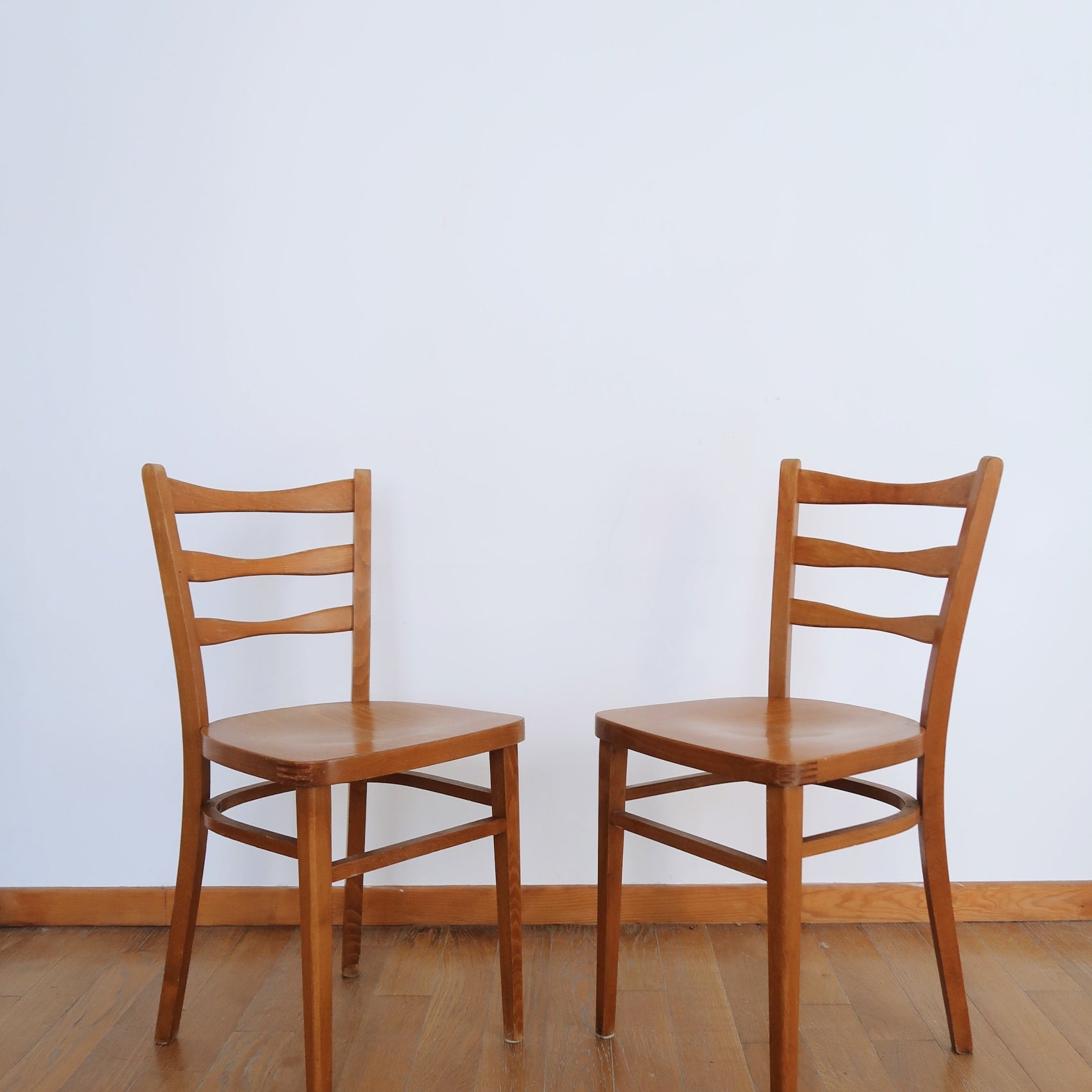 paire 2 chaises bistrot scandinaves bois vintage anciens
