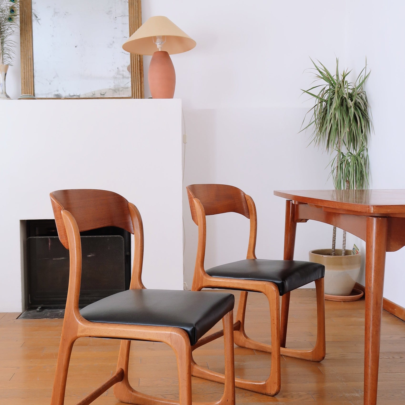 paire 2 chaises traineau baumann skaï noir cuir vintage scandinave teck années 60 danois teck palissandre