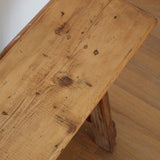 petit banc ferme rustique pieds croisé vintage brut brutaliste bois massif clair pin