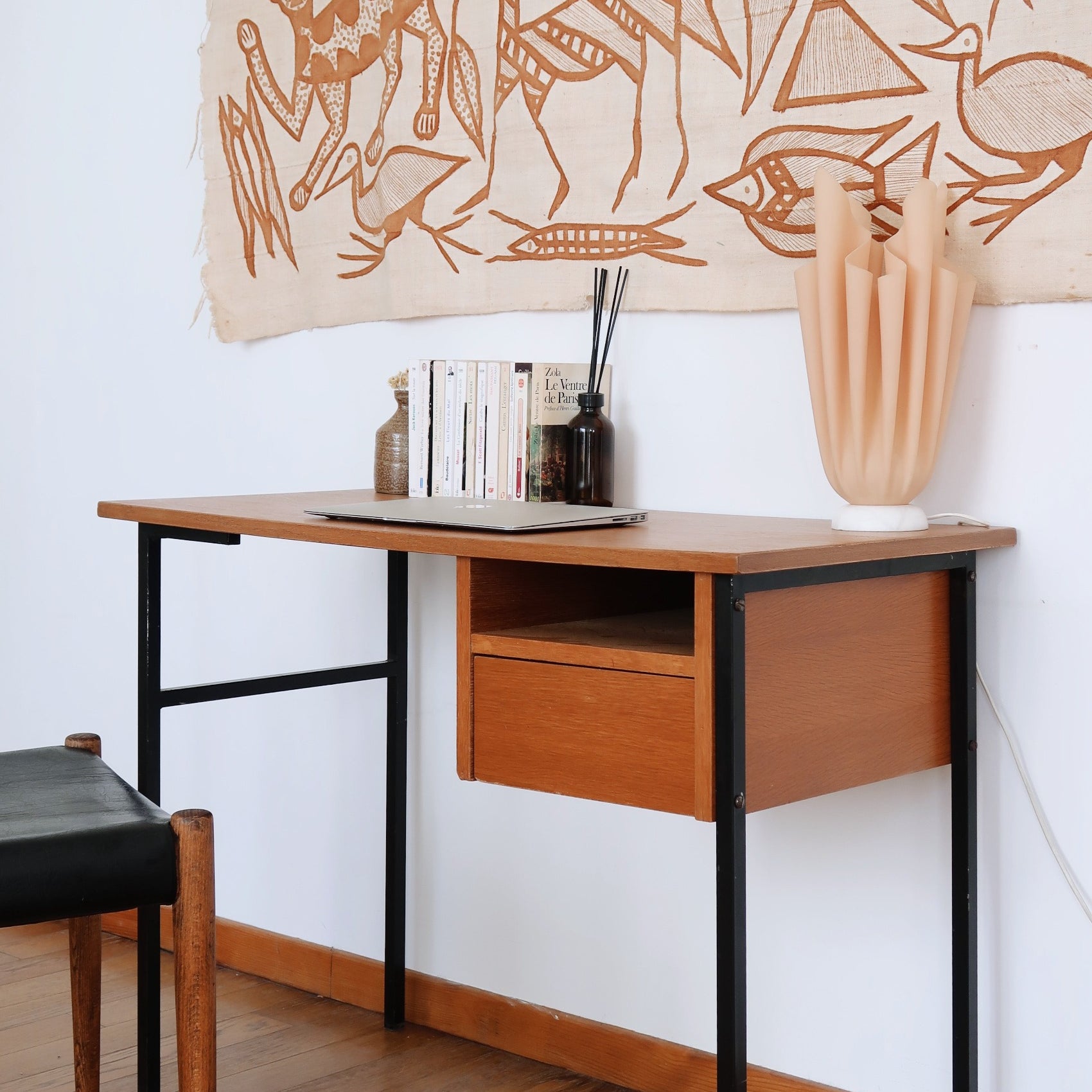 petit bureau scandinave danois piètement pieds métal noir bois teck vintage