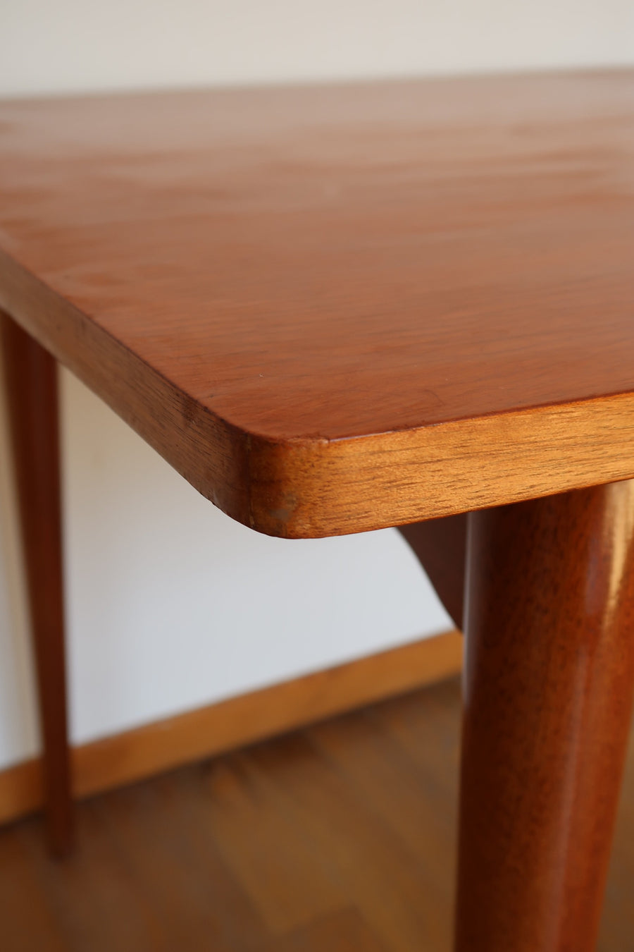 Petite table scandinave extensible – Aux Objets Trouvés