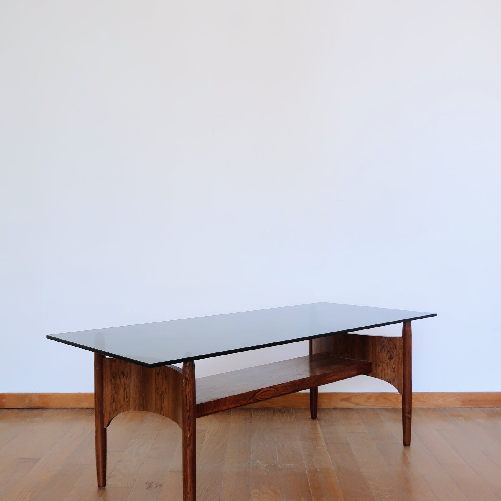 table basse verre fumé palissandre teck Hugues Poignant vintage scandinave danois années 60 pieds compas