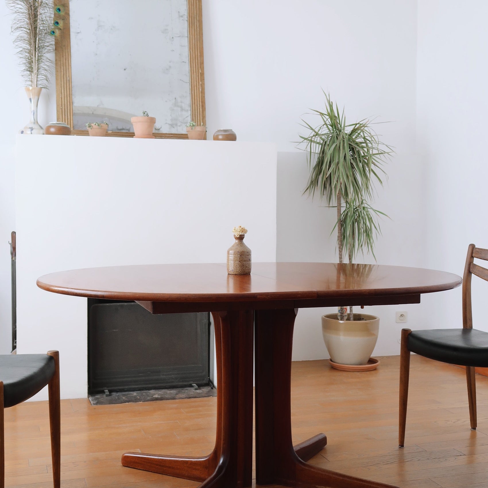table ronde ovale extensible rallonges pieds tulipe teck bois baumann vintage scandinave danois