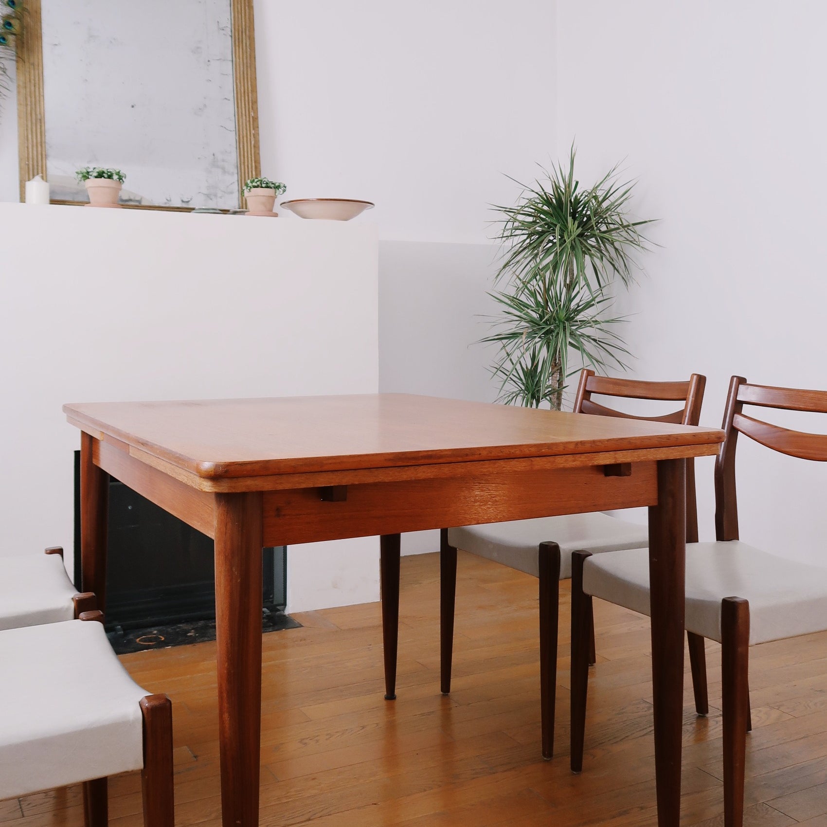 table scandinave extensible vintage années 70 pieds fuselés